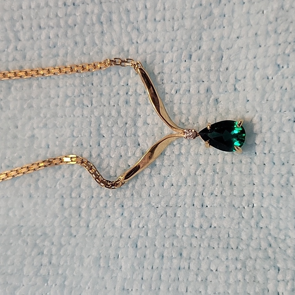 14k diamond emerald necklace 17 inch long